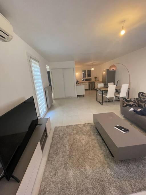 Maison 3chambres ,climatisee Ferienhaus Nîmes
