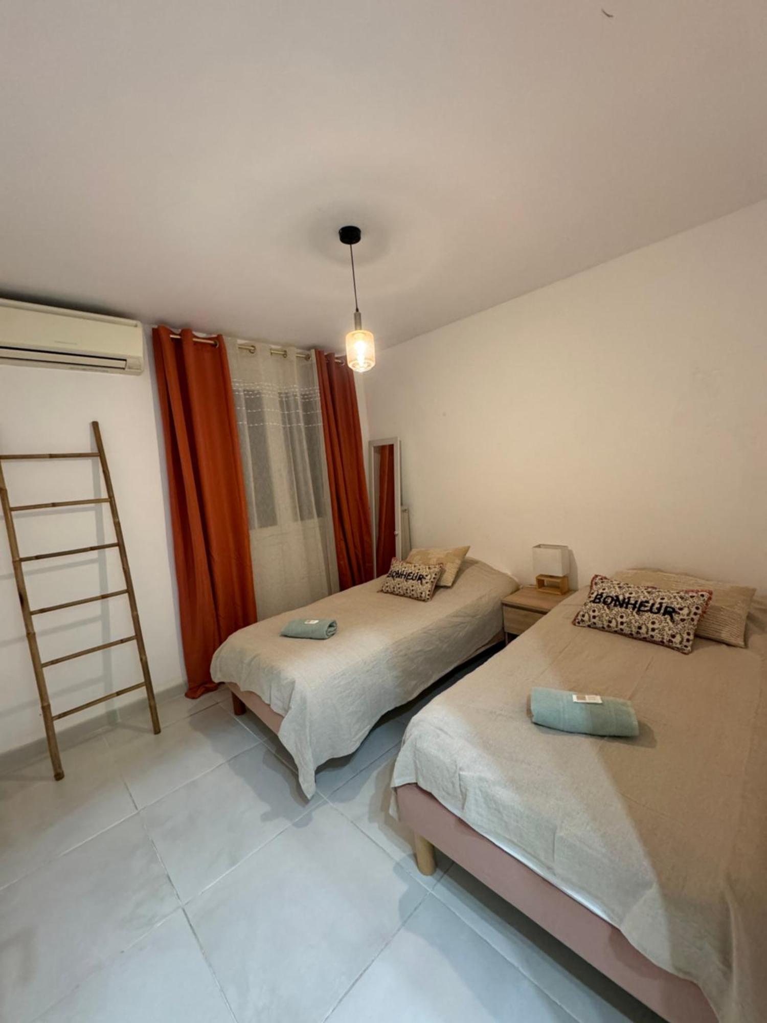 Maison 3chambres ,climatisee Ferienhaus Nîmes